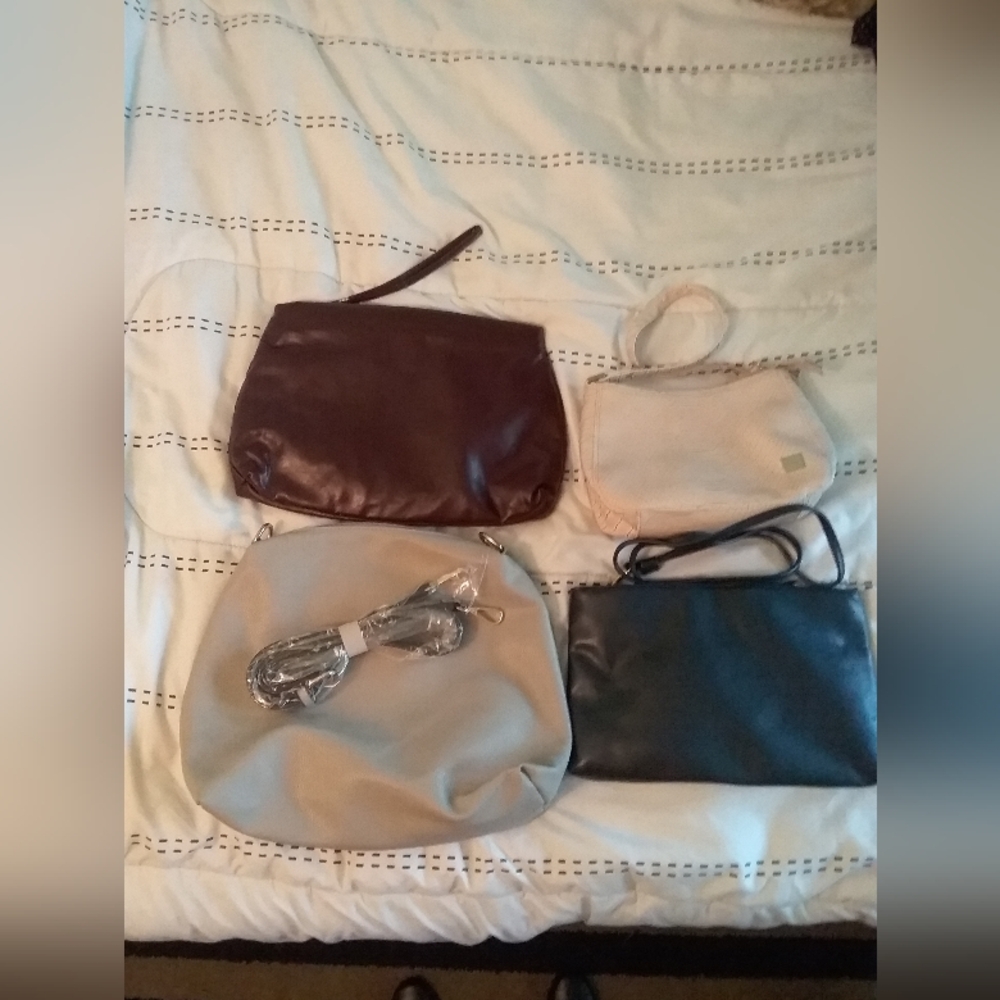 4 Crossbody bags and clutch Liz Clayborne Nice BUNDLE